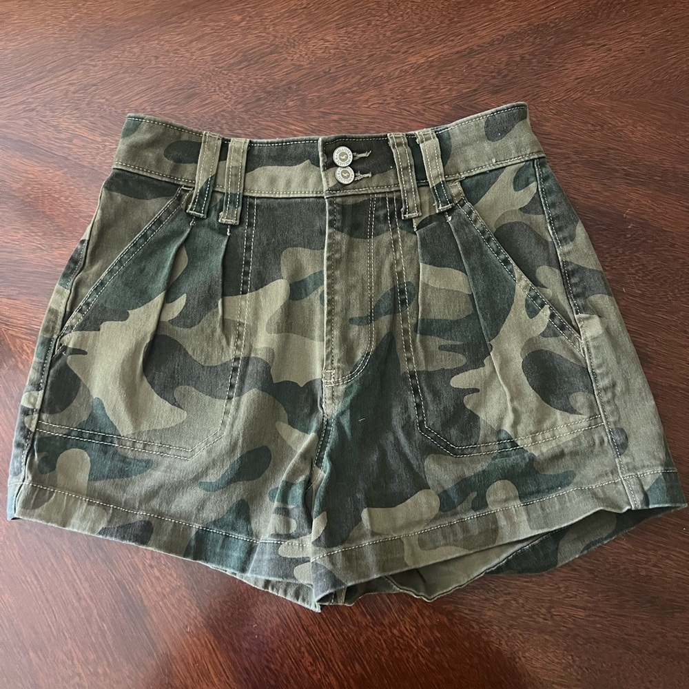 Hollister camo shorts